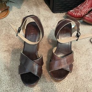 Bed Stu Madeline wooden block heel